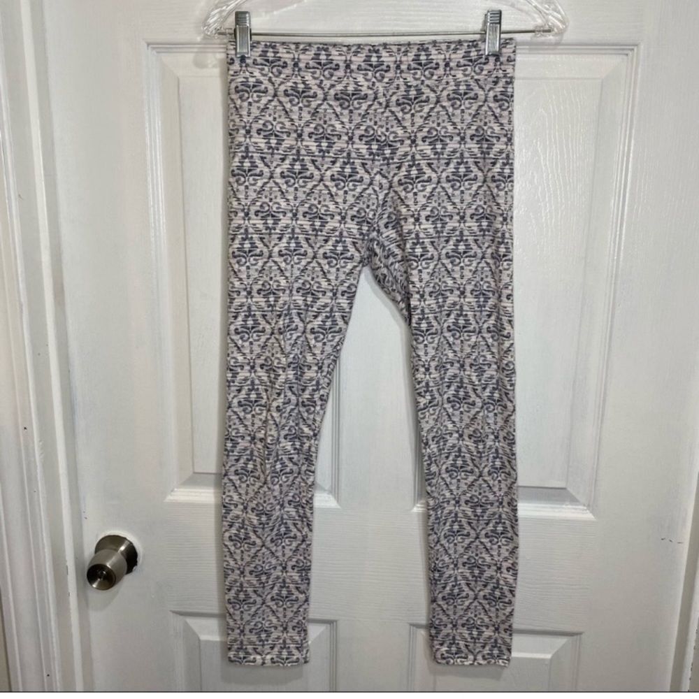 American Eagle pastel pink vintage print hi rise leggings M